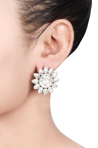 Floral Motif Stud Earrings 