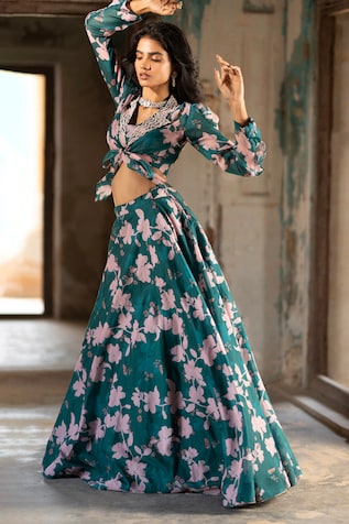 Gopi Vaid Layla Embroidered Cape Lehenga Set | Pink, Ikat, Georgette,  Sweetheart, Sleeveless | Cape lehenga, Aza fashion, Floral jacket