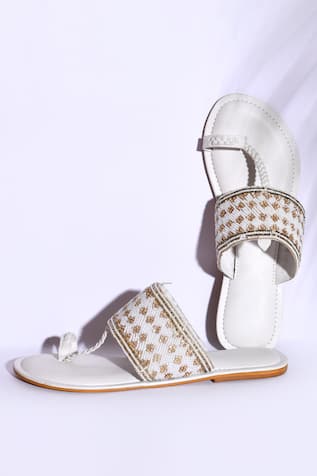 Durar Embroidered Kolhapuri Flats 