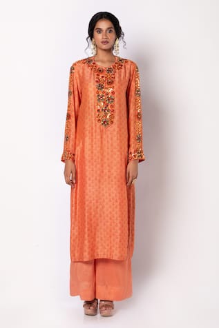 Labbada Placement Hand Embroidered Kurta With Pant 