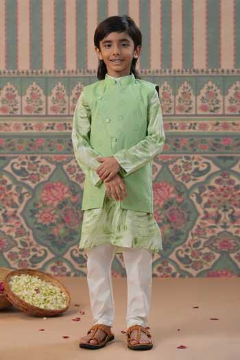 Cute Couture Floral Embroidered Kurta Set 