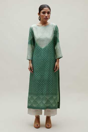 Naina Jain Silk Embroidered Yoke Kurta 