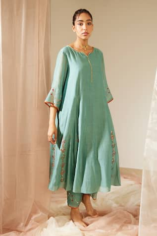 Sarang Kaur Vrinda Placement Hand Embroidered Kurta With Pant 