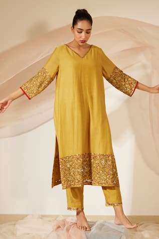 Sarang Kaur Embroidered Straight Kurta & Pant Set 