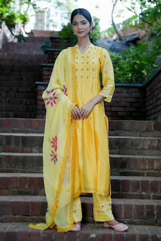 Mangalmay by Aastha Thread Hand Embroidered Kurta Pant Set 