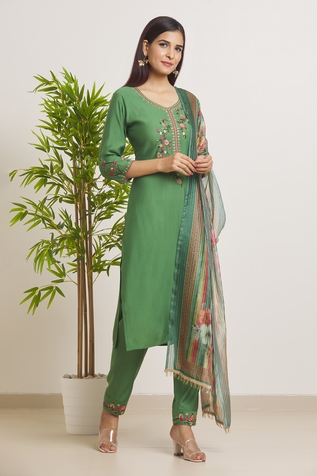 Adara Khan Floral Embroidered Straight Kurta Pant Set