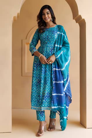 Thread Embroidered Kurta Set 