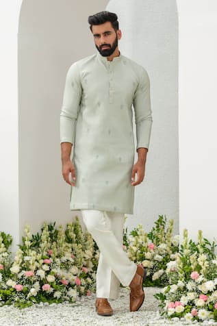 Amrit Dawani Floral Butti Embroidered Kurta With Bell Bottom Pant 