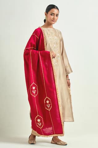 Anantaa By Roohi Flower Embroidered Kurta Pant Set 