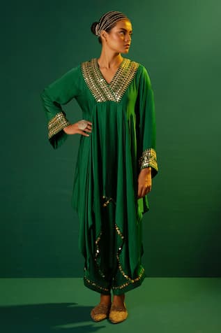 PRAHNAAYA Ariyana Placement Hand Embroidered Kurta With Harem Pant 