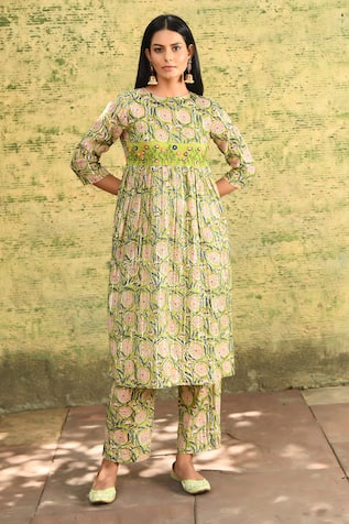 NUHH Aam Panna Floral Pattern Kurta Pant Set 