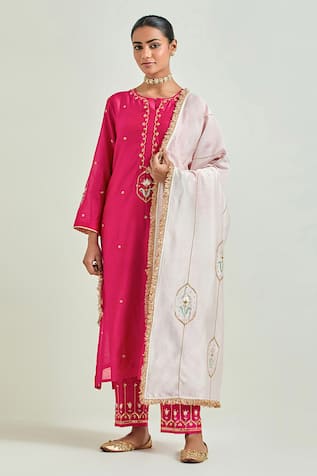 Anantaa By Roohi Scattered Floral Embroidered Kurta Pant Set 