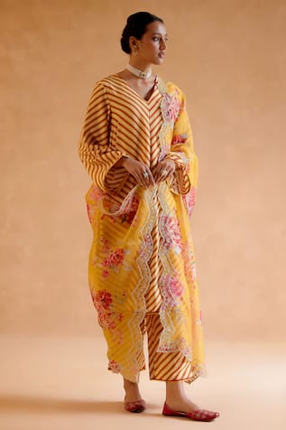 Amisha Kothari Jamini Stripe Print Kurta Pant Set 