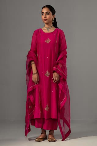 Label Shreya Sharma Floral Embroidered Kurta Set 