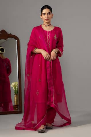 Label Shreya Sharma Floral Embroidered Kurta Set 