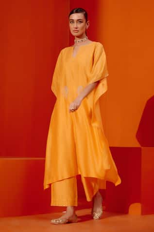 Devnaagri Silk Chanderi Notched Neck Kaftan & Pant Set 