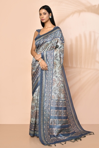 Nazaakat by Samara Singh Printed Saree With Floral Pattern Running Blouse