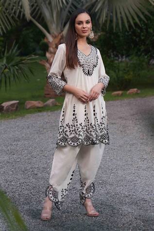 Nazar By Indu Cotton Mughal Motif Embroidered Kurta With Pant 