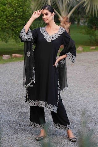 Nazar By Indu Placement Floral Work Kurta Pant Set 