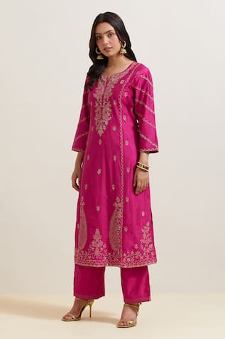 Priya Chaudhary Paisley Embroidered Chanderi Silk Kurta 