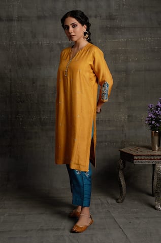 Zeena Embroidered Kurta & Pant Set 