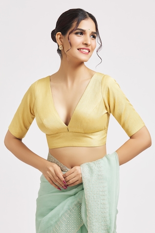 Nazaakat by Samara Singh Plunging V Neck Plain Saree Blouse