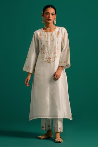 Placed Floral Thread Embroidered Kurta With Pant 