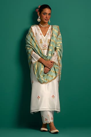 Anantaa By Roohi Cutdana Hand Embroidered Kurta Set 