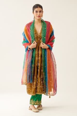 Kora Thread Embroidered Kurta Pant Set 