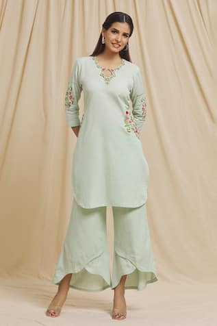 Tarini Vij Rosa Garden Embroidered Kurta With Pant 