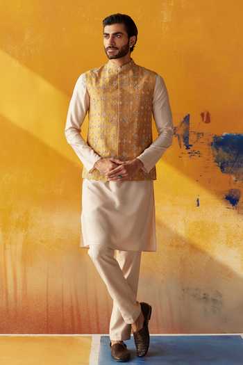 Mrunalini Rao Zardozi Embroidered Bundi Kurta Set 