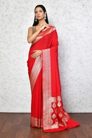 Samyukta Singhania Floral Motif Pattern Saree With Running Blouse 