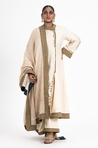 Embroidered Kurta Set With Chanderi Dupatta 