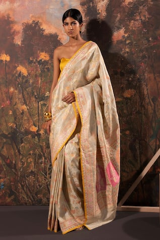 Ekaya Floral Motifs Handwoven Saree With Unstitched Blouse Fabric 