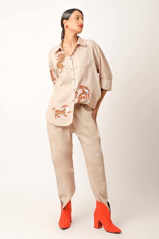 Jajaabor Contrast Tiger Embroidered Shirt With Pant 