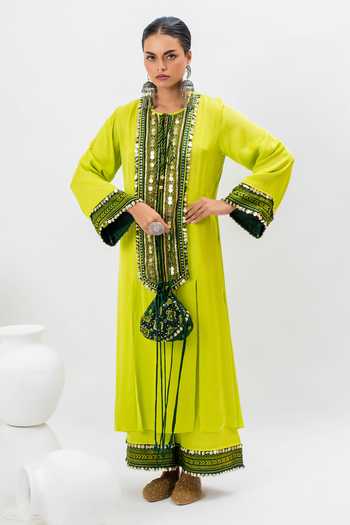 Prahnaaya Embroidered Kurta & Pant Set 