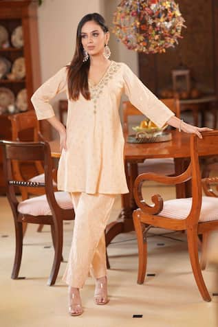 Nazar By Indu Hand Block Textured Kurta & Pant Set 