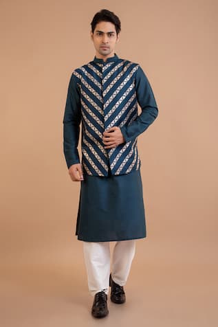 Priyanka Haralalka Zari Embroidered Bundi Kurta Set 