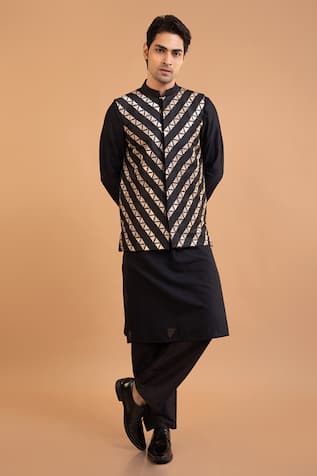 Priyanka Haralalka Zari Embroidered Bundi Pant Set 