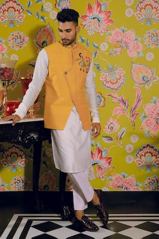 Yajy By Aditya Jain Embroidered Bundi & Kurta Set 