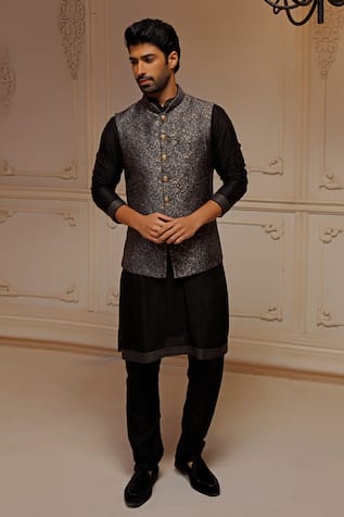 Vanshik Flora Embroidered Bundi Kurta Set 