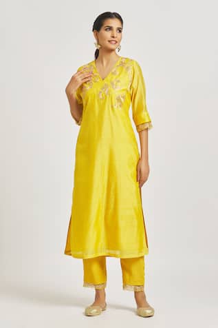 Asaga Placement Embroidered Kurta & Pant Set 