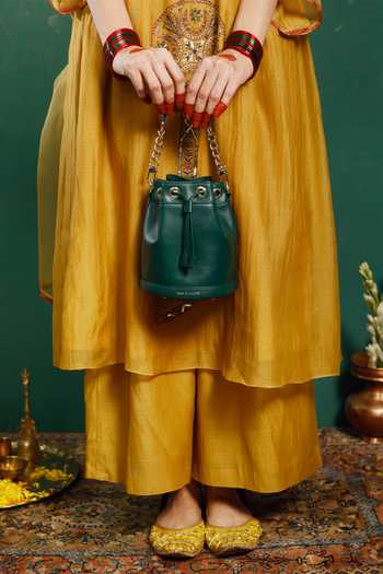 Tan & Loom Bombay Leather Plain Bucket Bag 