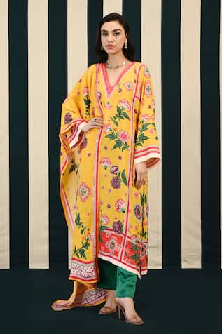 Swati Vijaivargie Jhumki Bloom Garden Print Kurta Pant Set 