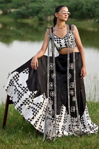 Amrood Geometric Print Lehenga Set 