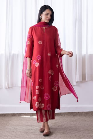 Vaayu Rosa Swirl Print Kurta Pant Set 