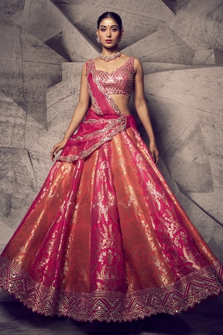 Full Sleeve Lehenga Choli: Shop Lehenga Choli with Full Sleeve Choli Online  at IndianClothStore.com