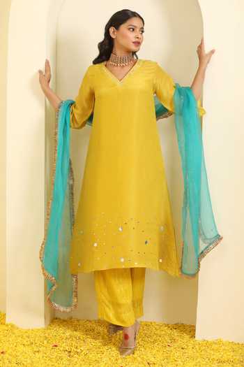 Trendy Tokari Sheesha Embroidered Kurta Pant Set 