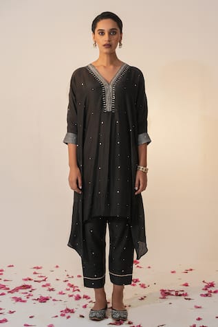 Label Mansi Nagdev Hiraya Hand Embroidered Kurta With Trouser 