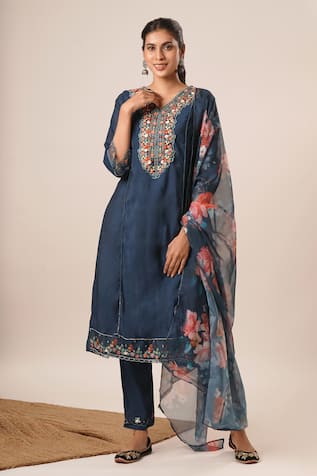 Avaha Avani Azha Embroidered Kurta Pant Set 